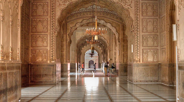 The Beautiful Badshahi Mosque Lahore Around Pakistan