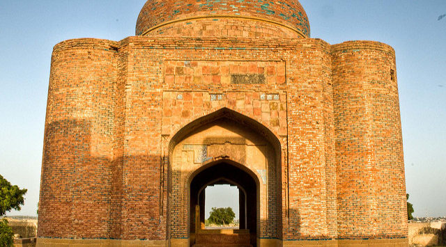 Tomb of Diwan Shurfa Khan at Makli sindh